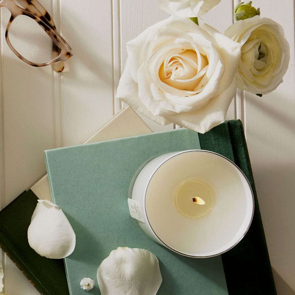 Thymes Goldleaf Candle Lit, with flower image number 1